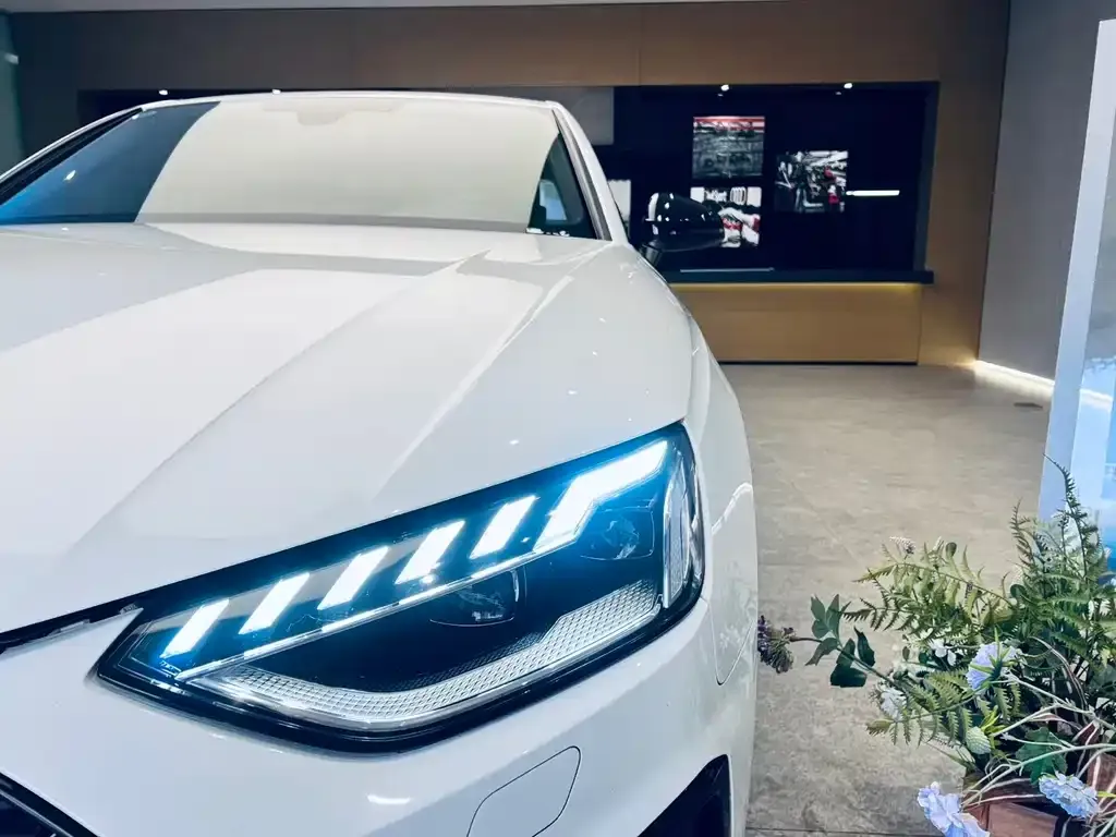 Audi A4L 2023 из CN, фото 3
