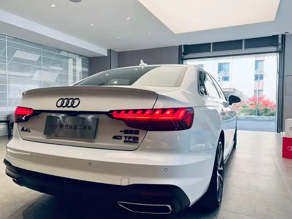 Audi A4L 2023 из CN, фото 4