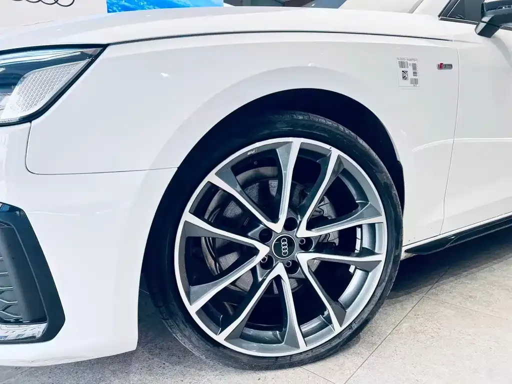 Audi A4L 2023 из CN, фото 8