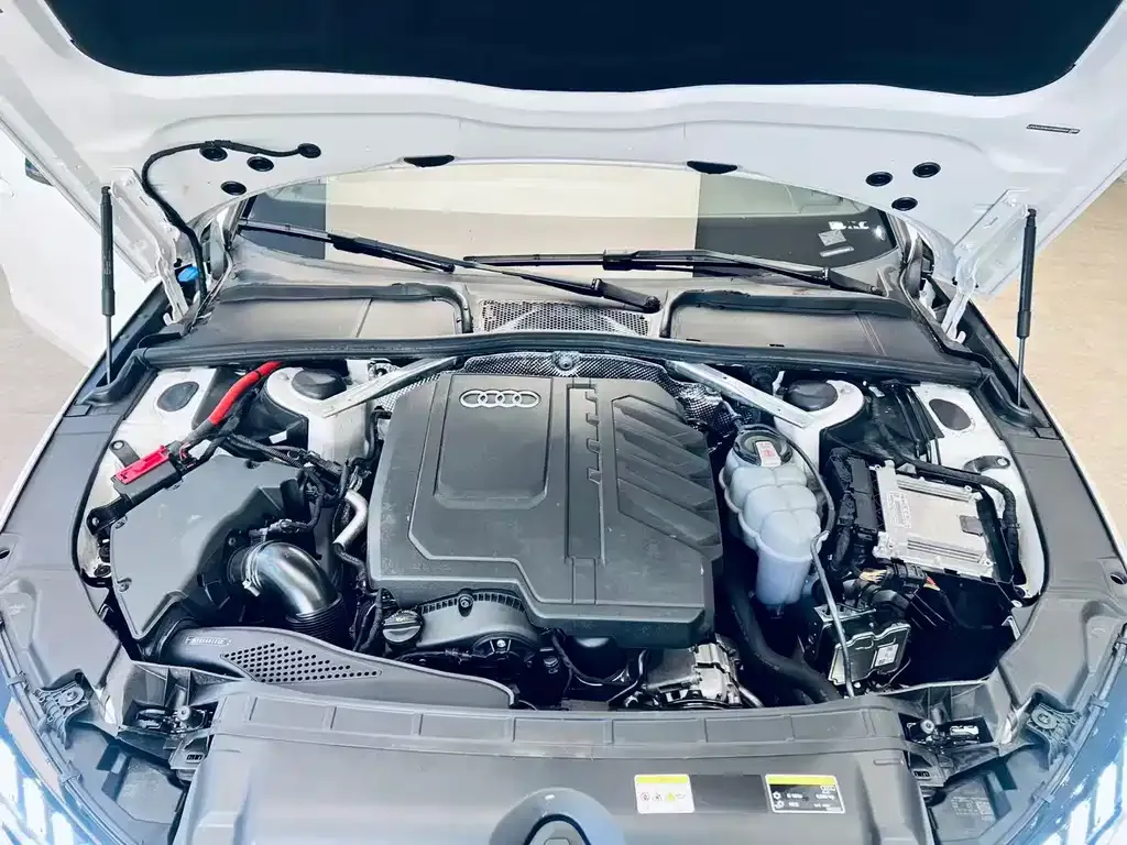 Audi A4L 2023 из CN, фото 9