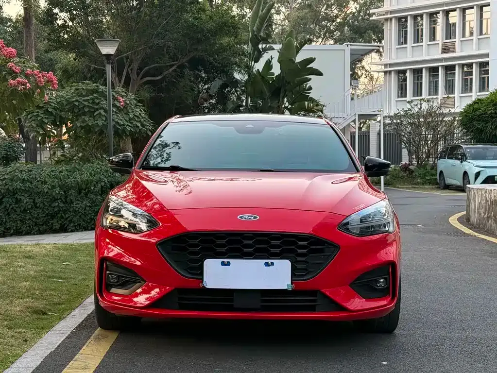 Ford Focus 2022 из CN, фото 2