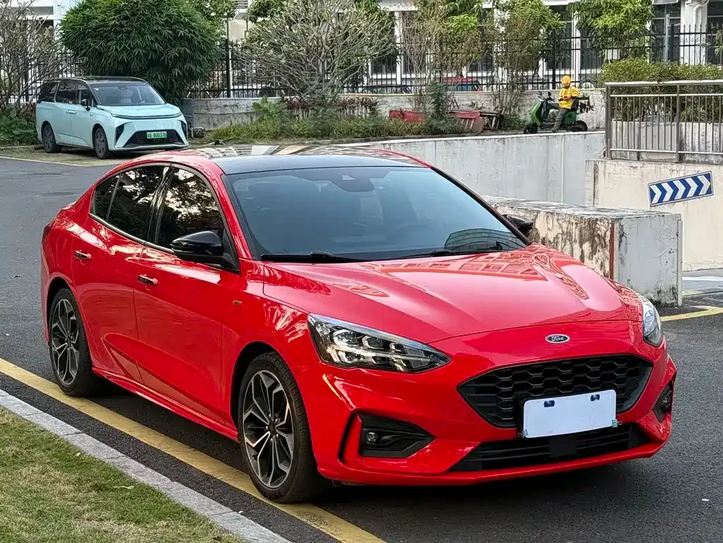 Ford Focus 2022 из CN, фото 3