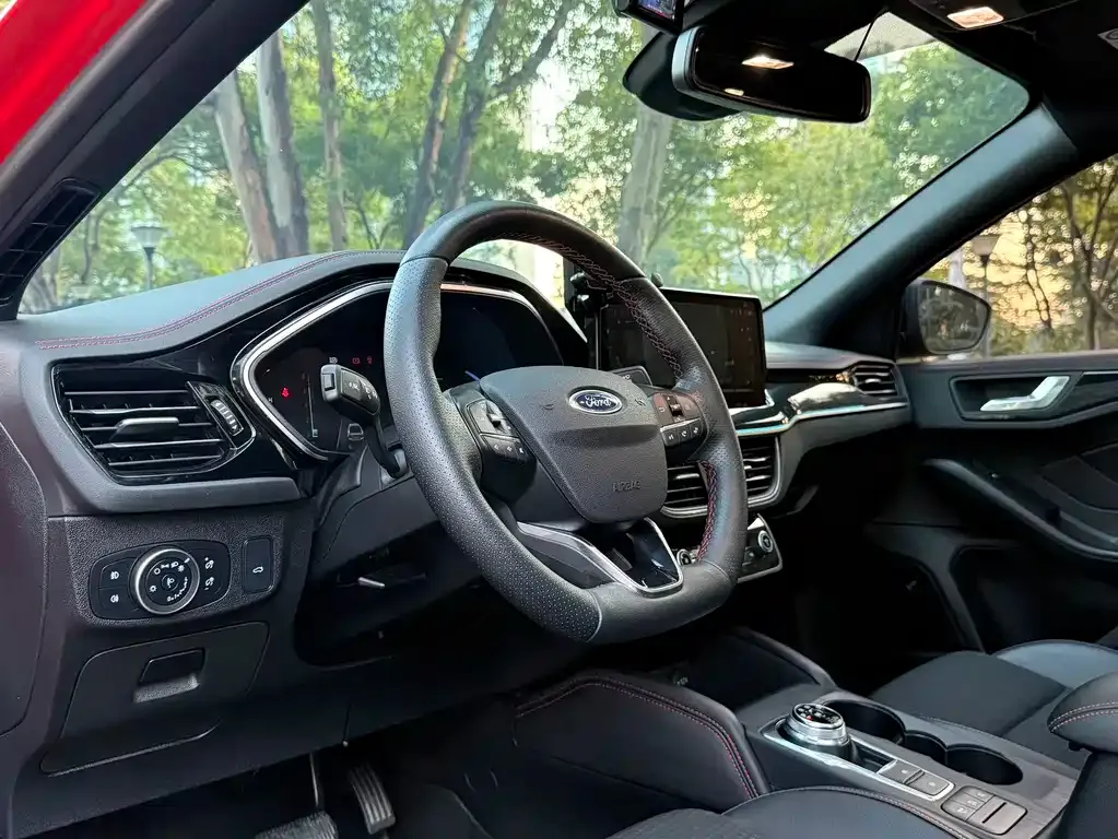 Ford Focus 2022 из CN, фото 5