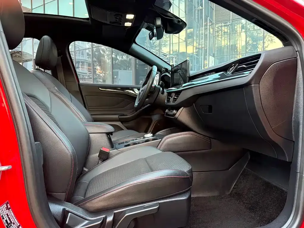 Ford Focus 2022 из CN, фото 7