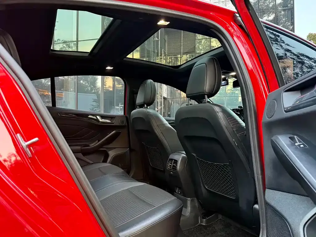Ford Focus 2022 из CN, фото 9