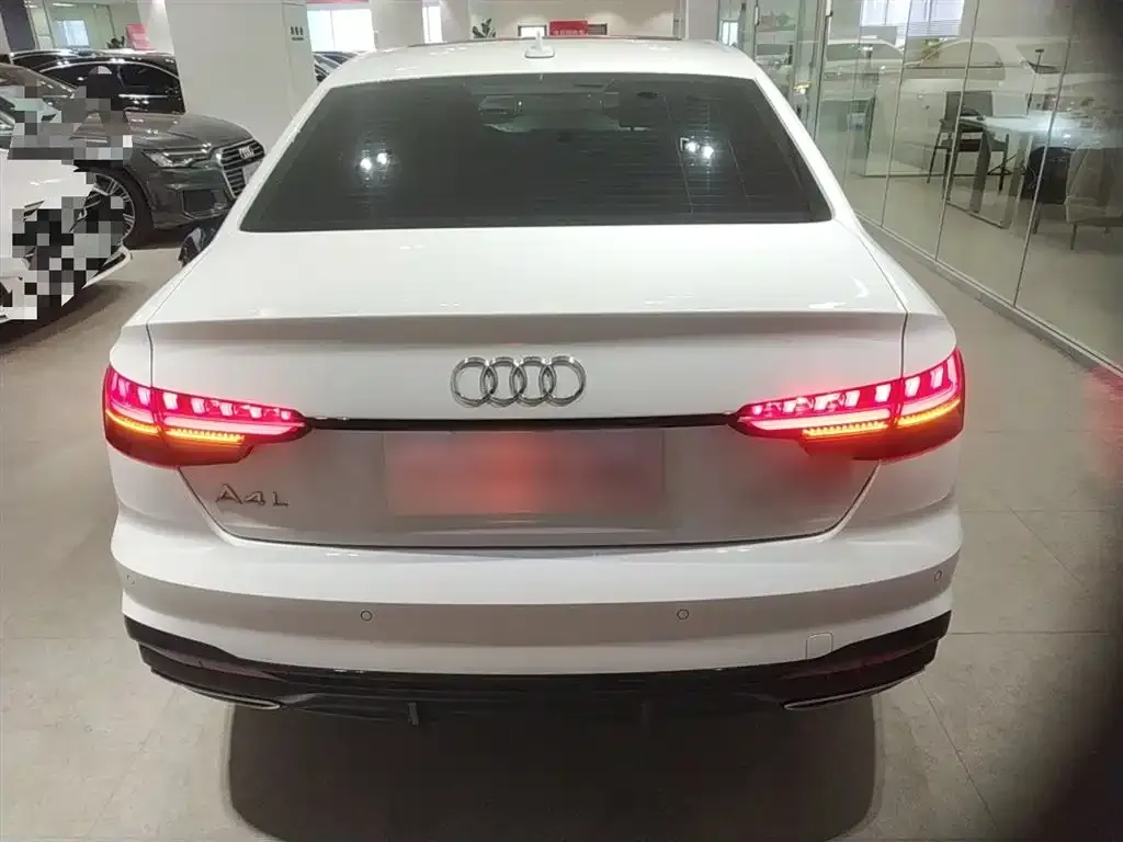 Audi A4L 2023 из CN, фото 6