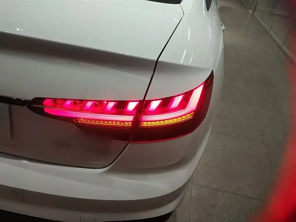 Audi A4L 2023 из CN, фото 8