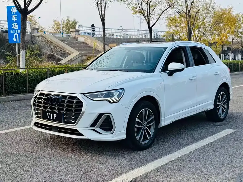 Audi Q3 — фото 1