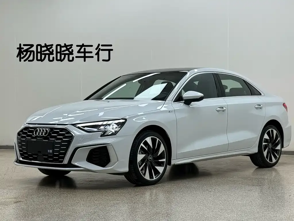 Audi A3 — фото 1