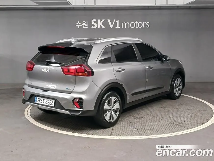 Kia Niro — фото 5