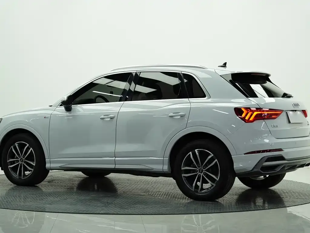 Audi Q3 2021 из CN, фото 3