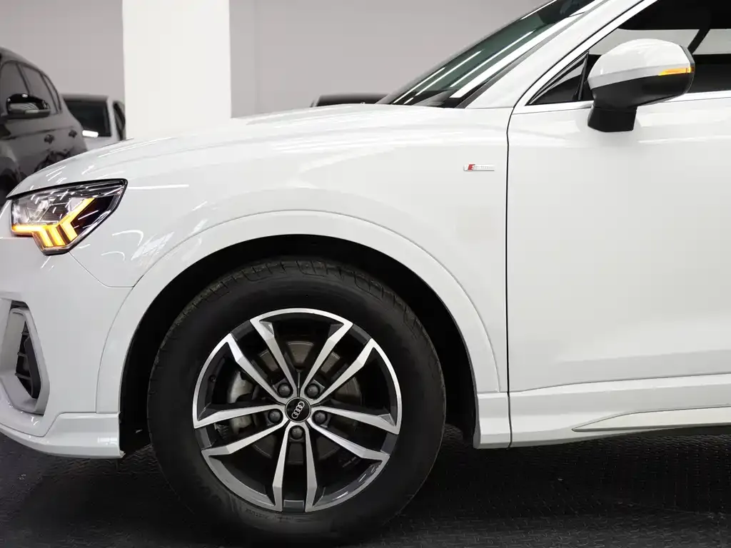 Audi Q3 2021 из CN, фото 8