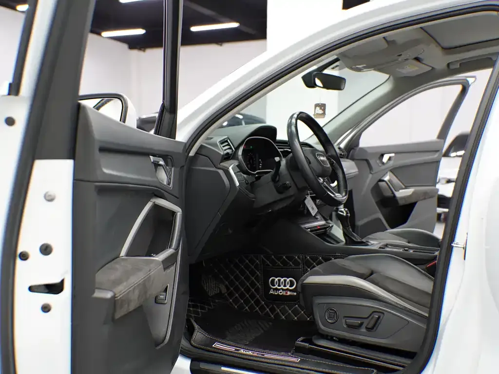 Audi Q3 2021 из CN, фото 9