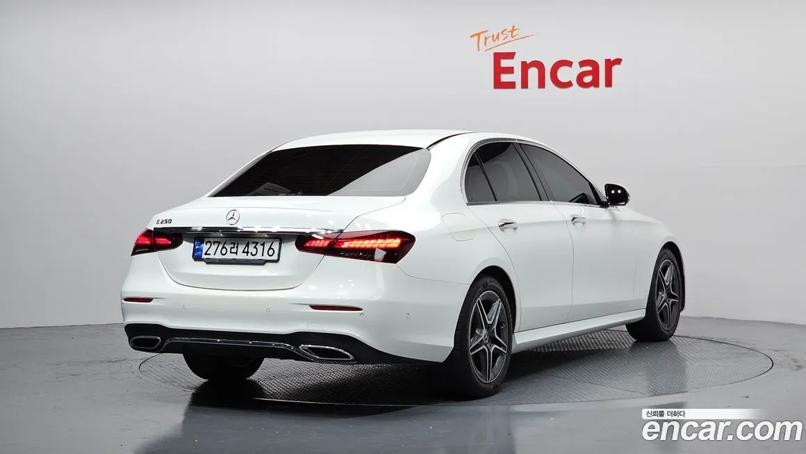 Mercedes-Benz E-Class — фото 2