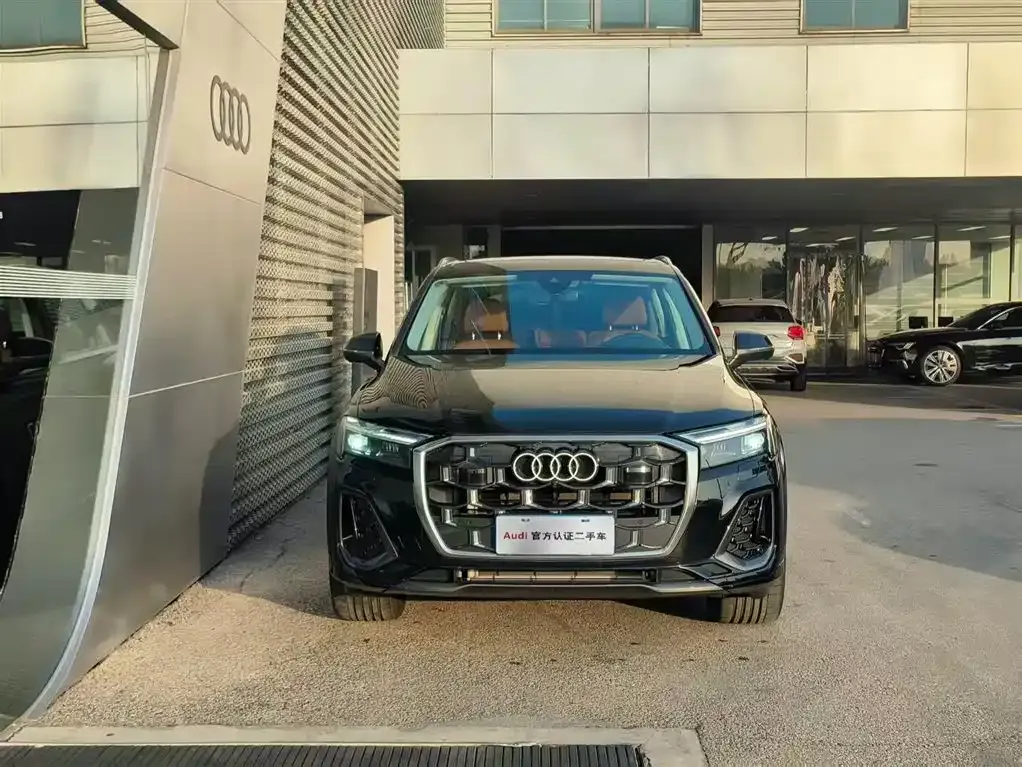 Audi Q7 2024 из CN, фото 2