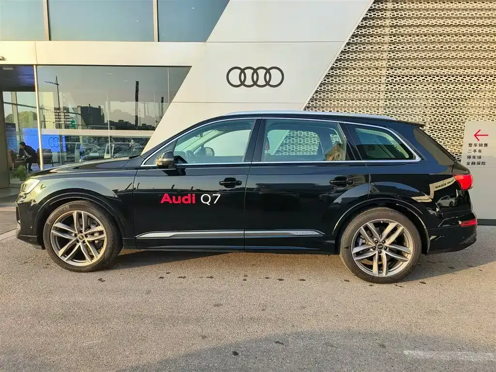 Audi Q7 2024 из CN, фото 3