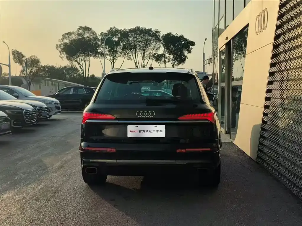 Audi Q7 2024 из CN, фото 4