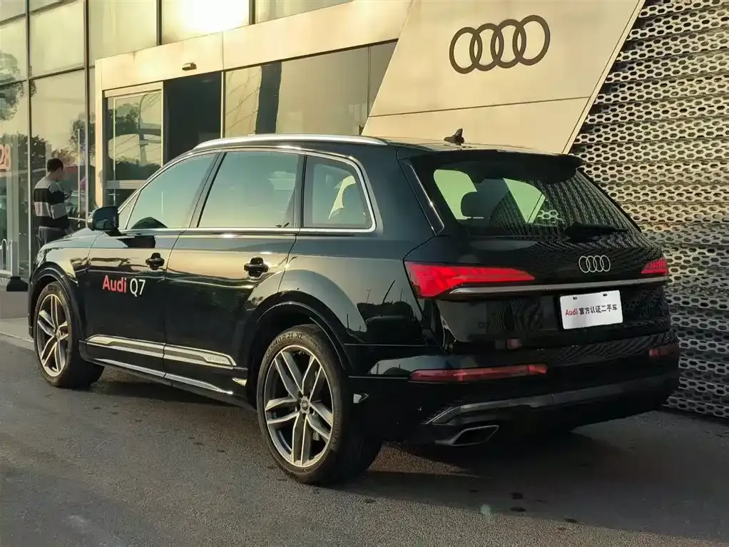 Audi Q7 2024 из CN, фото 5