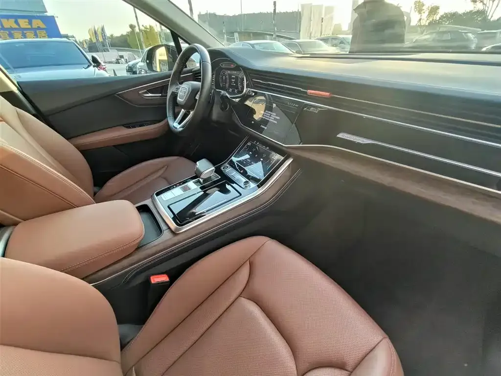 Audi Q7 2024 из CN, фото 6