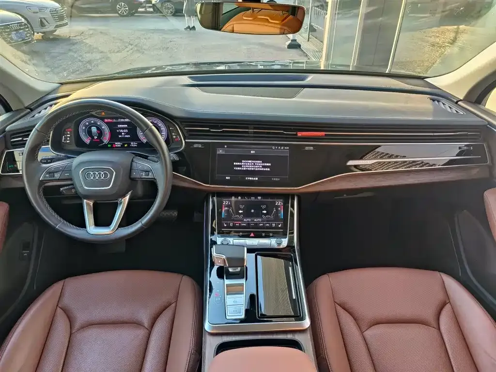 Audi Q7 2024 из CN, фото 8