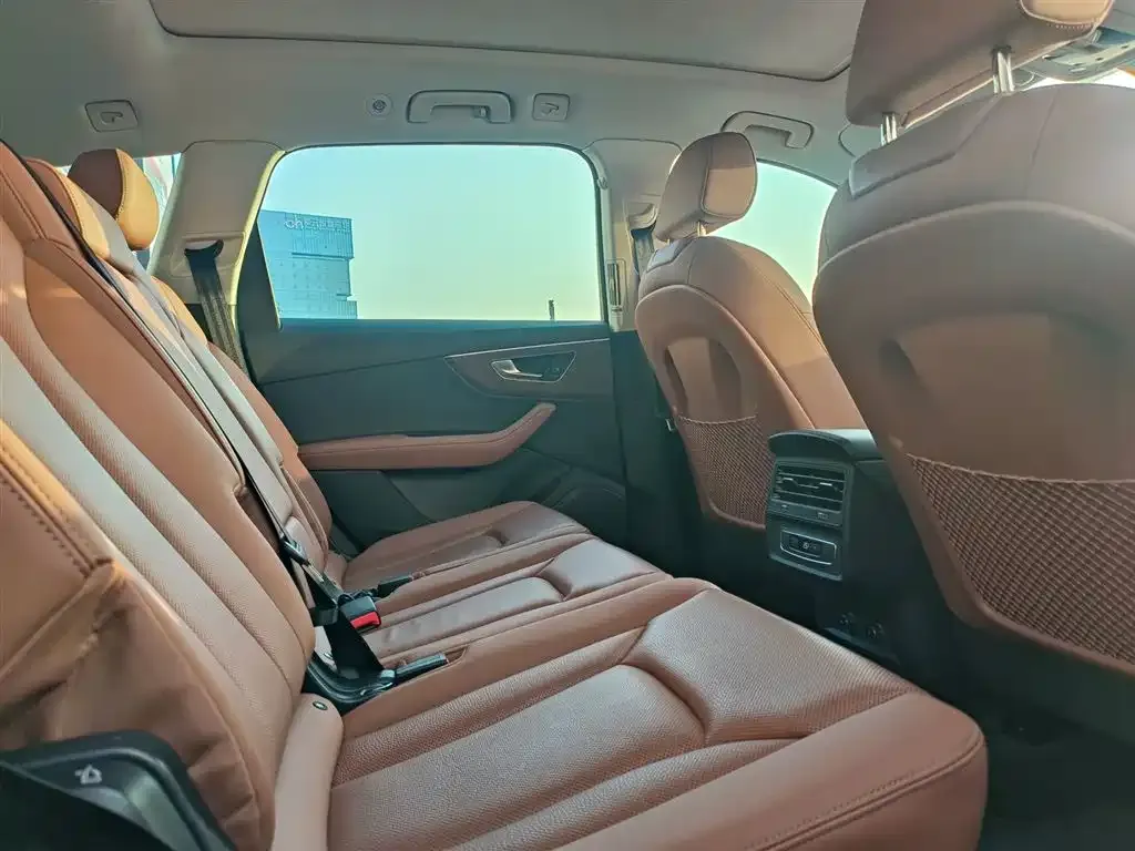 Audi Q7 2024 из CN, фото 9