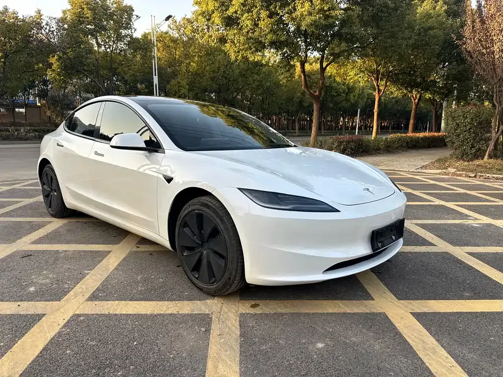 Tesla Model 3 — фото 3