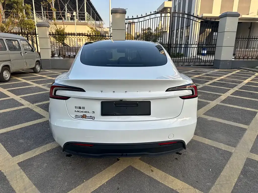 Tesla Model 3 — фото 4