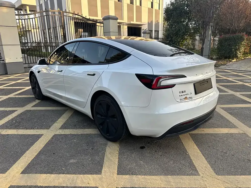 Tesla Model 3 — фото 5