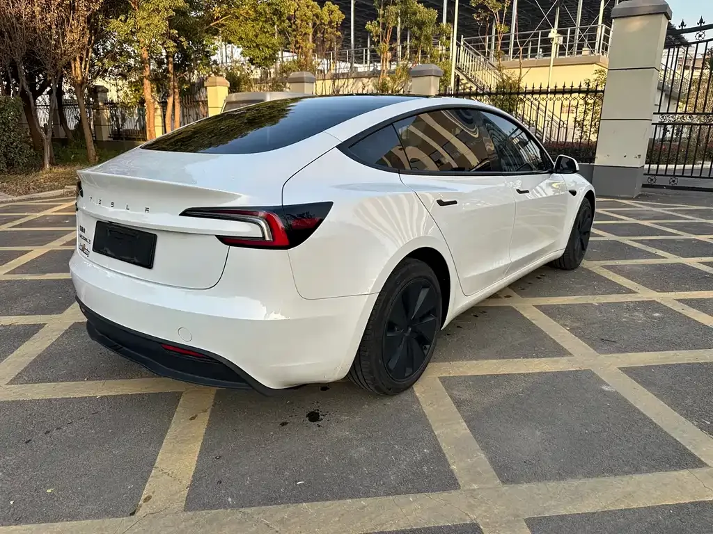 Tesla Model 3 — фото 6