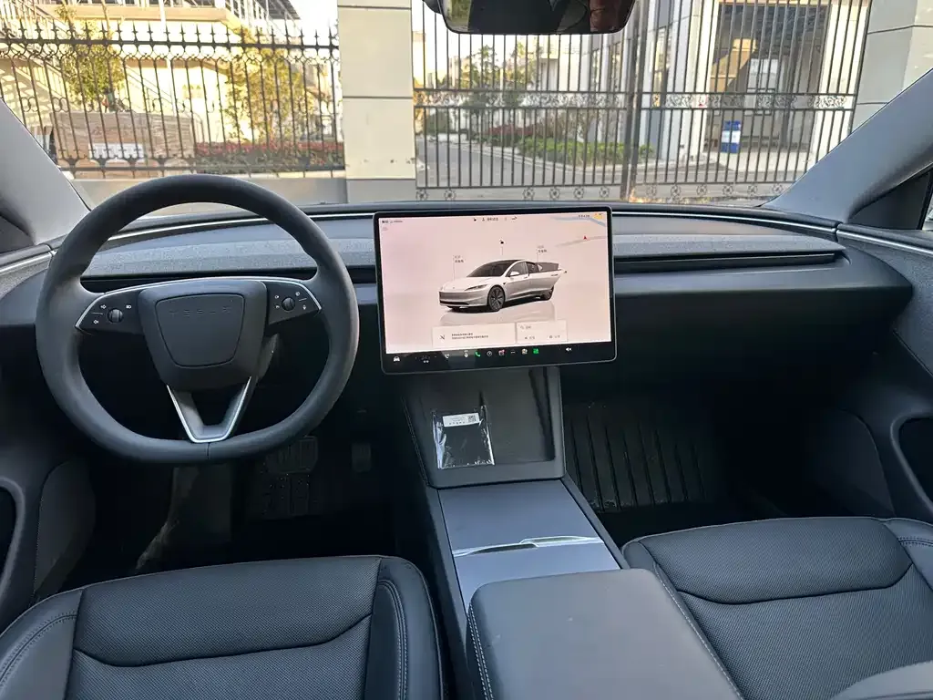 Tesla Model 3 — фото 8