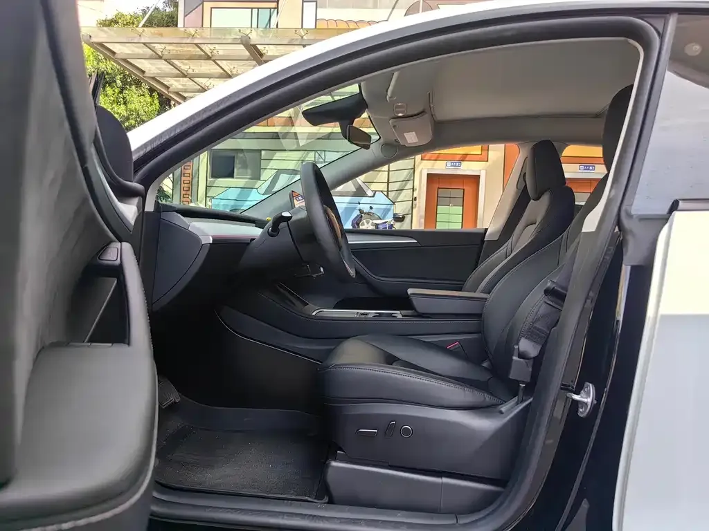 Tesla Model Y 2023 из CN, фото 5