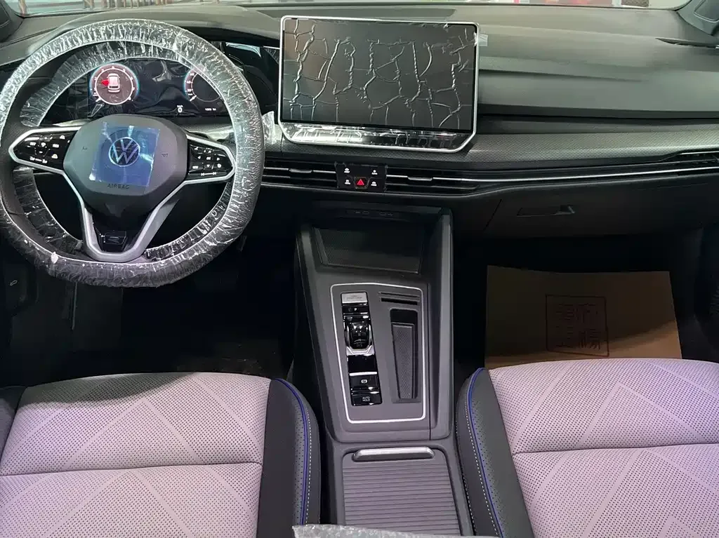 Volkswagen Golf 2025 из CN, фото 10