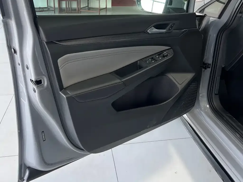 Volkswagen Golf 2025 из CN, фото 8