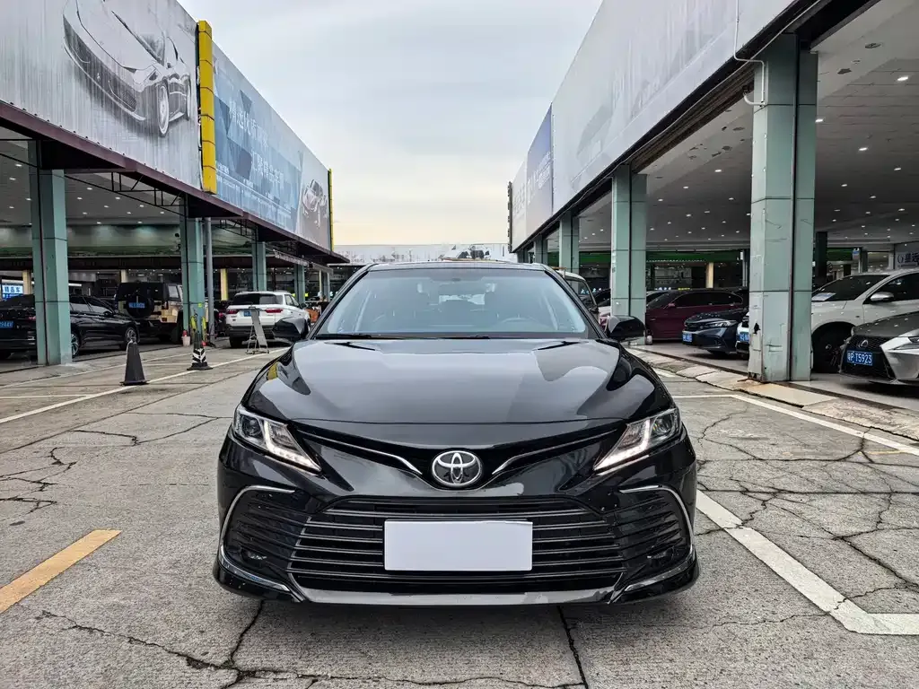 Toyota Camry 2023 из CN, фото 2