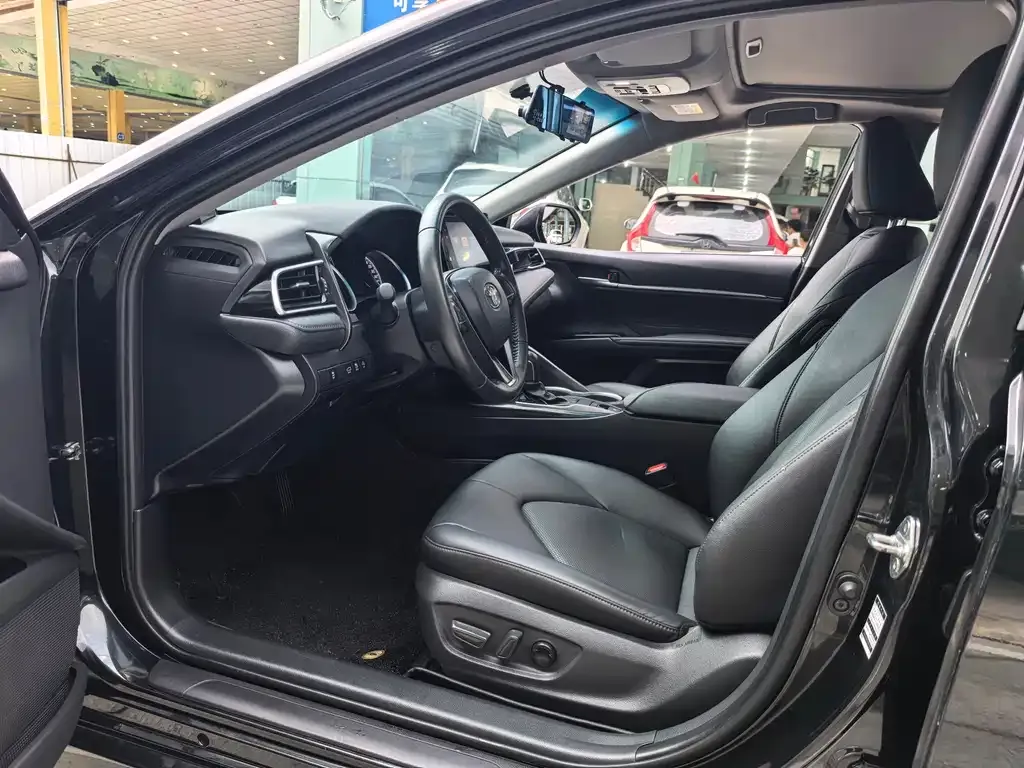Toyota Camry 2023 из CN, фото 6