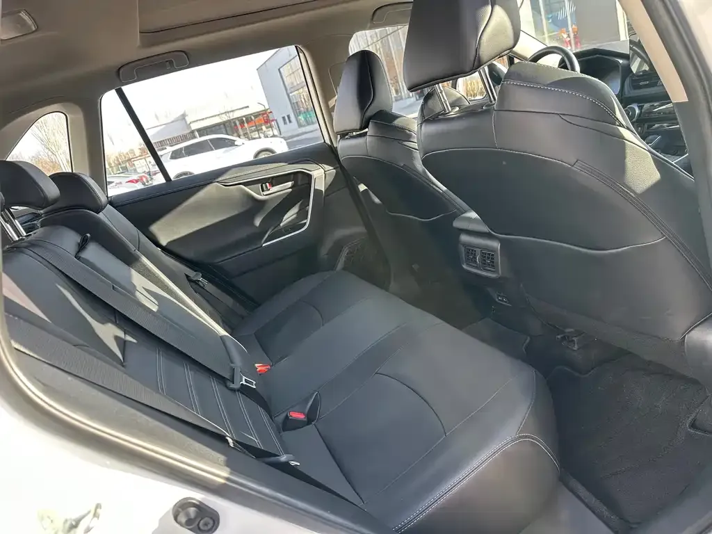 Toyota Wildlander 2023 из CN, фото 7