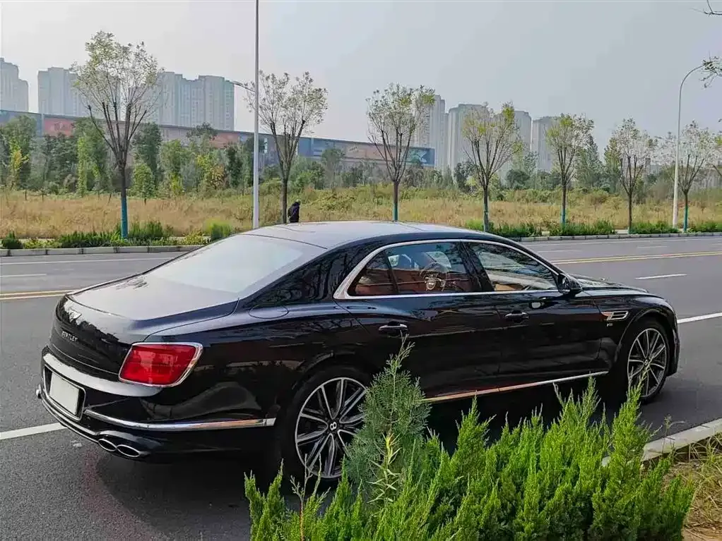 Bentley Flying Spur 2024 из CN, фото 4