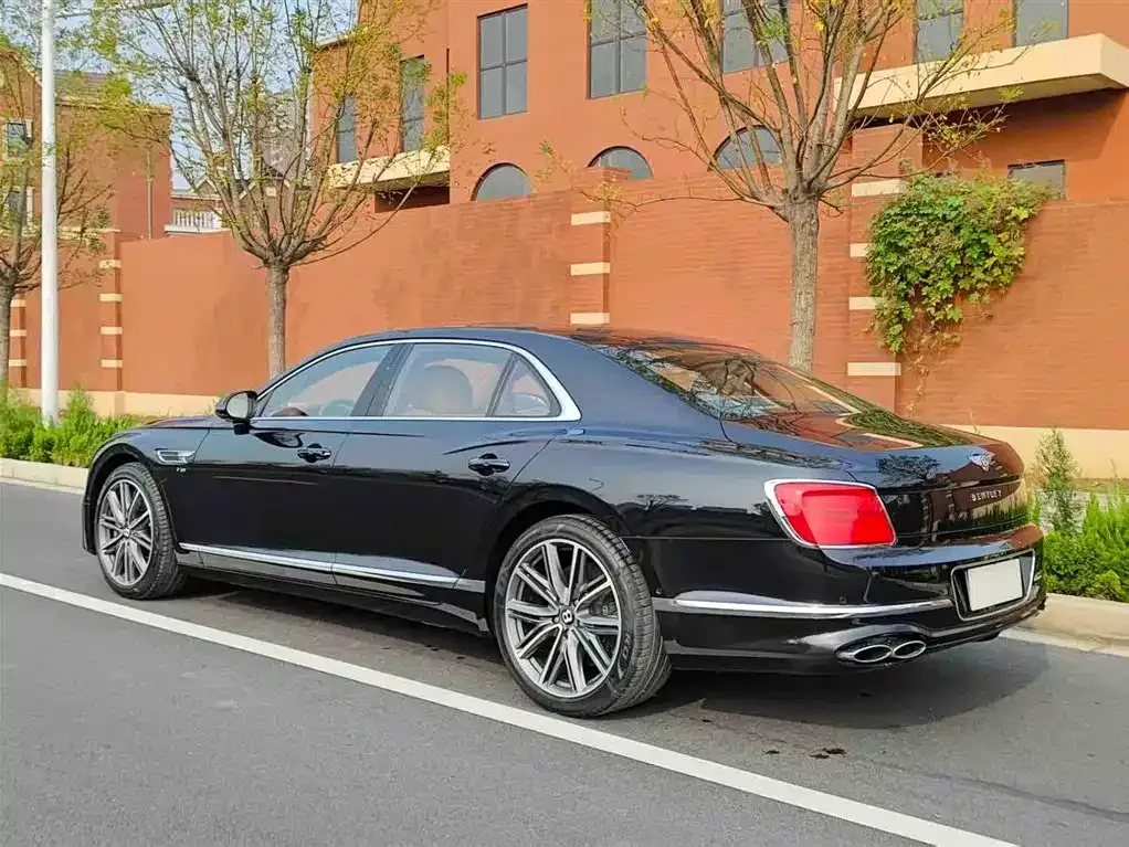 Bentley Flying Spur 2024 из CN, фото 6