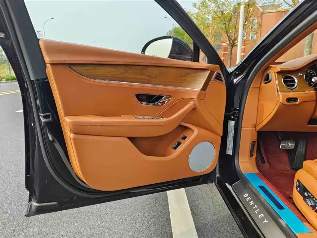Bentley Flying Spur 2024 из CN, фото 9