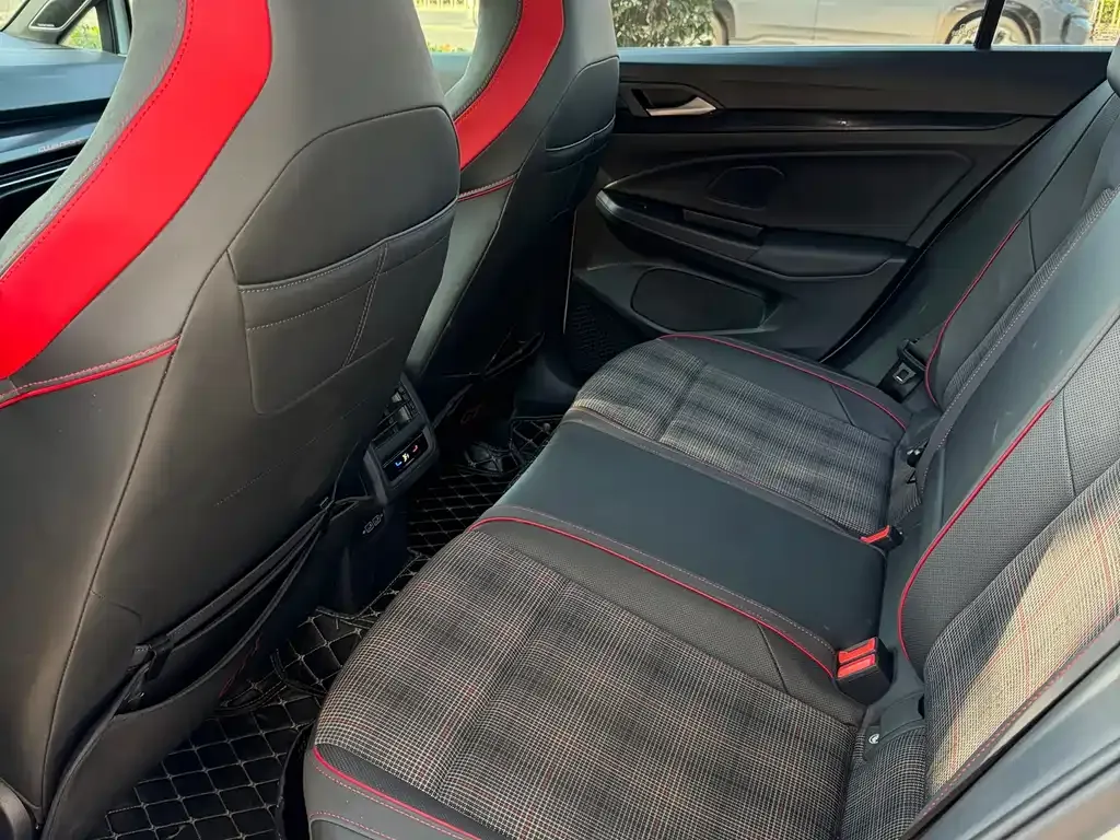Volkswagen Golf GTI — фото 6