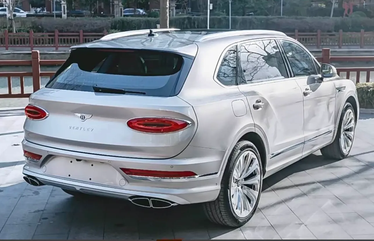 Bentley Bentayga 2023 из CN, фото 3