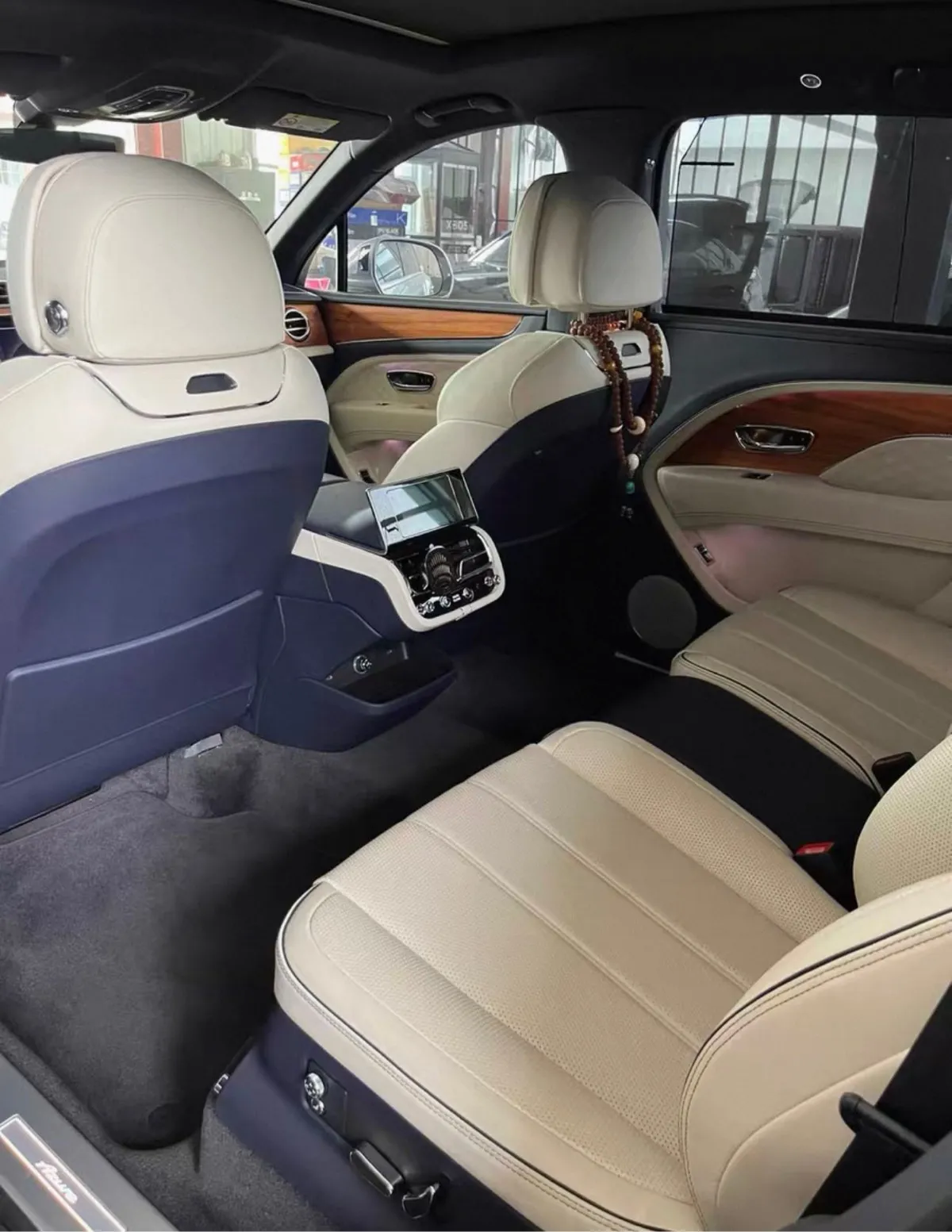 Bentley Bentayga 2023 из CN, фото 4