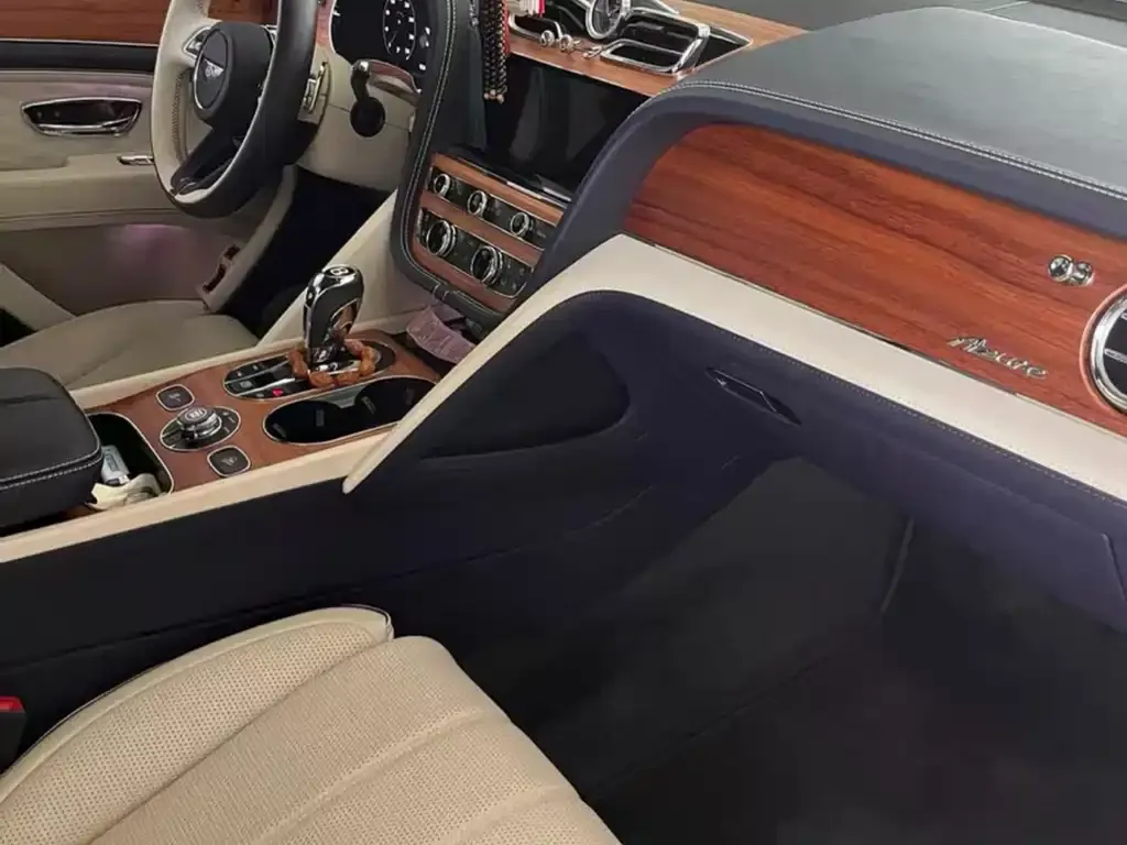 Bentley Bentayga 2023 из CN, фото 5