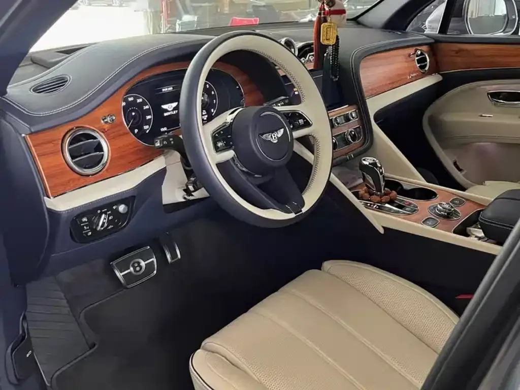Bentley Bentayga 2023 из CN, фото 7