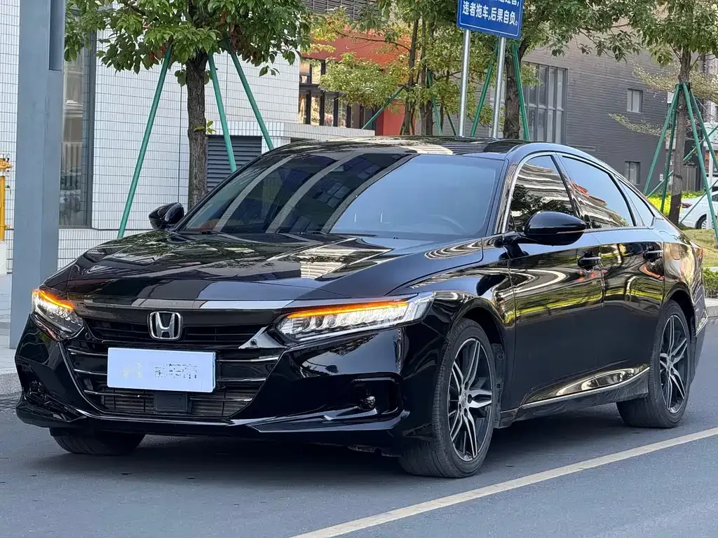 Honda Accord — фото 1