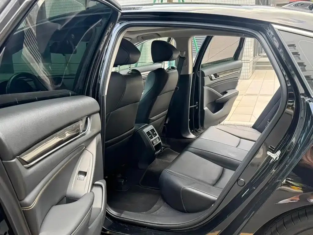 Honda Accord — фото 10