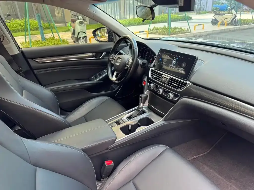 Honda Accord — фото 9