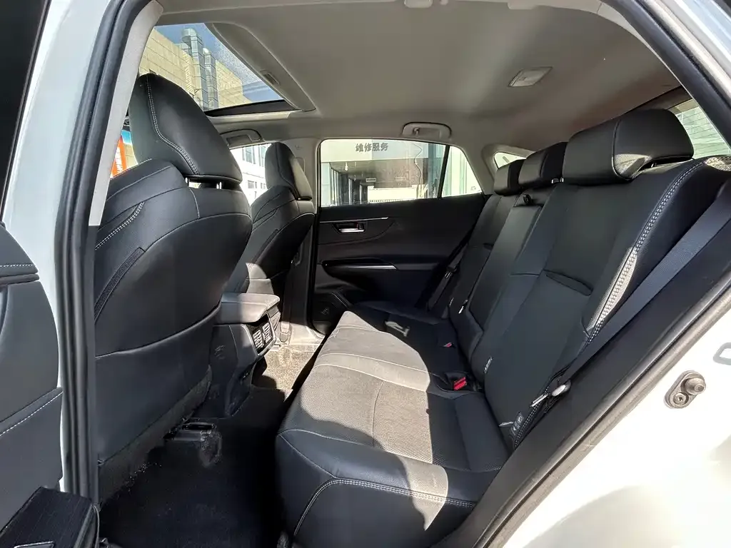 Toyota Venza 2023 из CN, фото 5