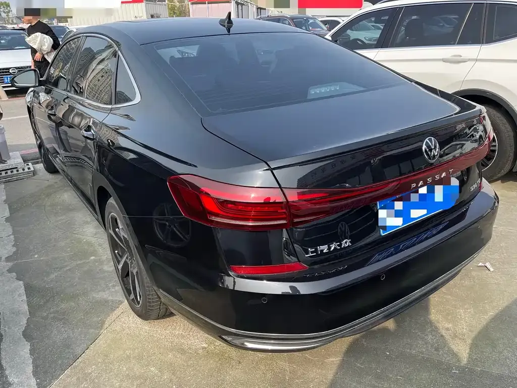 Volkswagen Passat 2023 из CN, фото 10