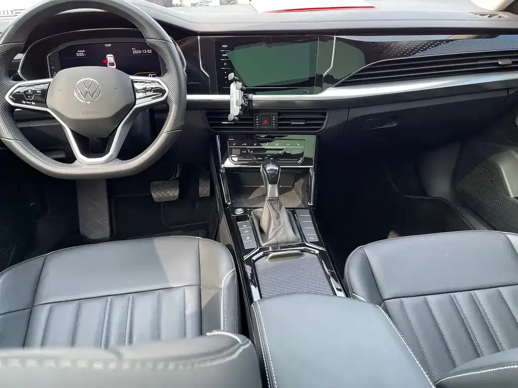 Volkswagen Passat 2023 из CN, фото 3